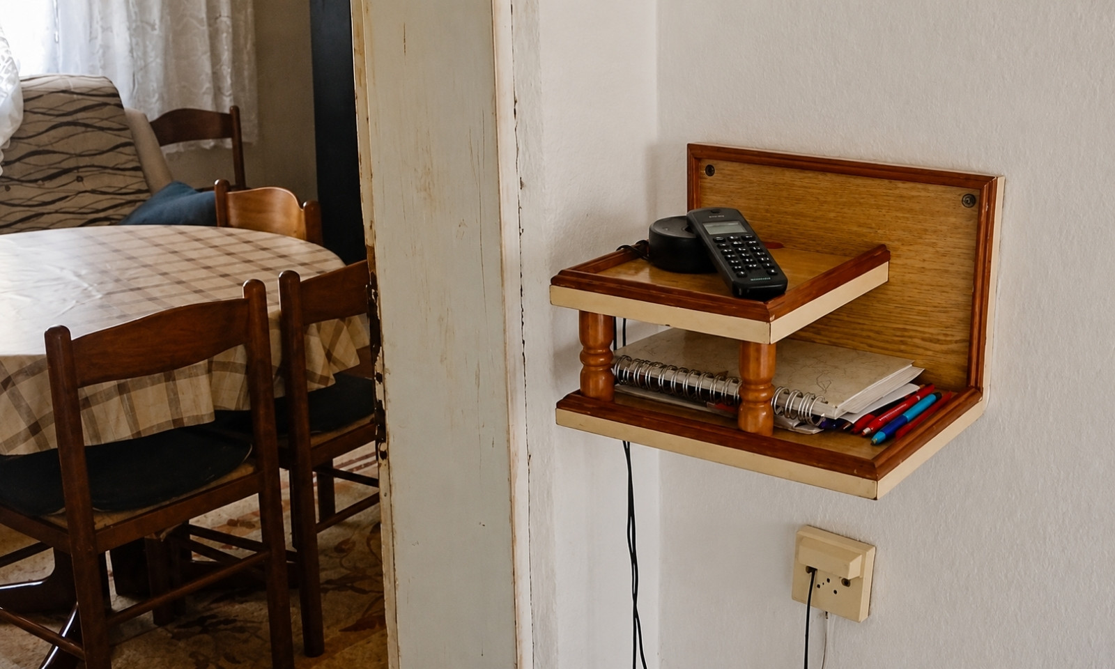 Nekada je u hodniku čuvao sve tajne: Iz m:tel-a otkrili koliko je još ljudi vjerno fiksnom telefonu FOTO