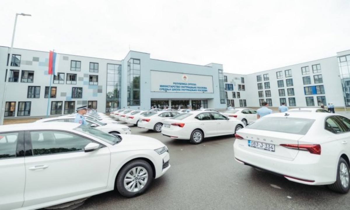 Policija dobila 20 novih vozila: Do jeseni stiže ukupno 570 automobila VIDEO