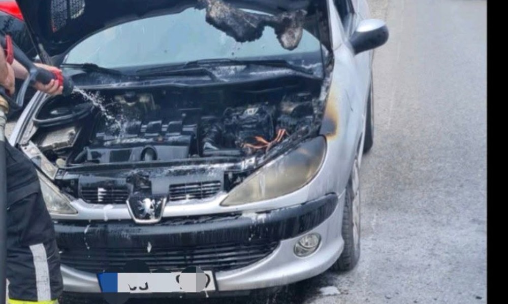 Intervenisali vatrogasci: Gorio automobil u Banjaluci