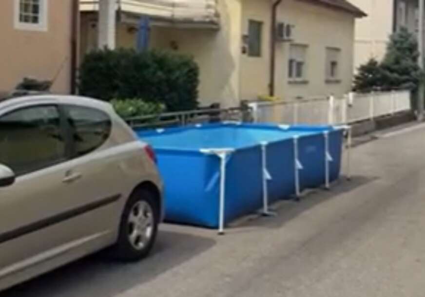 Žena u Zagrebu postavila bazen nasred ulice: “Nemam mjesta u dvorištu” VIDEO