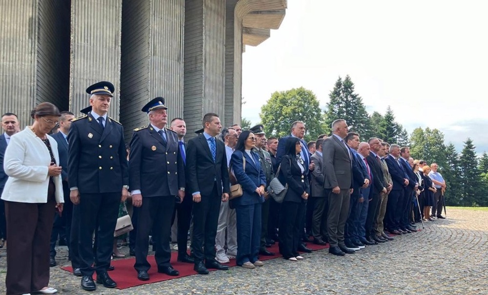 Brojne delegacije položile vijence i cvijeće: Obilježene 84 godine od Bitke na Kozari