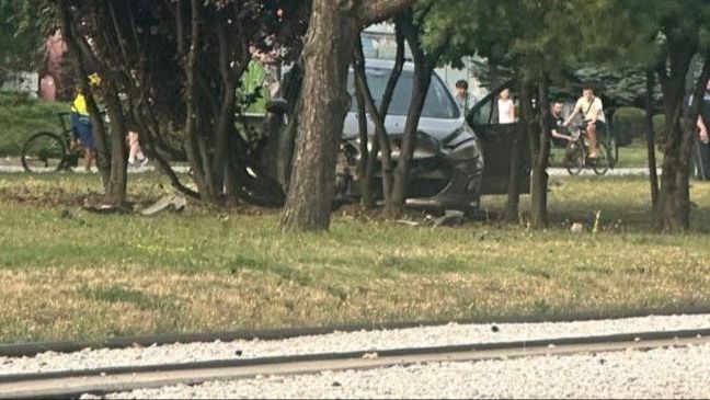 Teška nesreća u Sarajevu: Jedna osoba povrijeđena, saobraćaj potpuno obustavljen