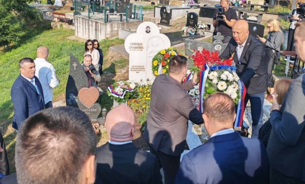 Položeni vijenci na grob Slobodana Stojanovića: 34 godine od zločina bez presedana