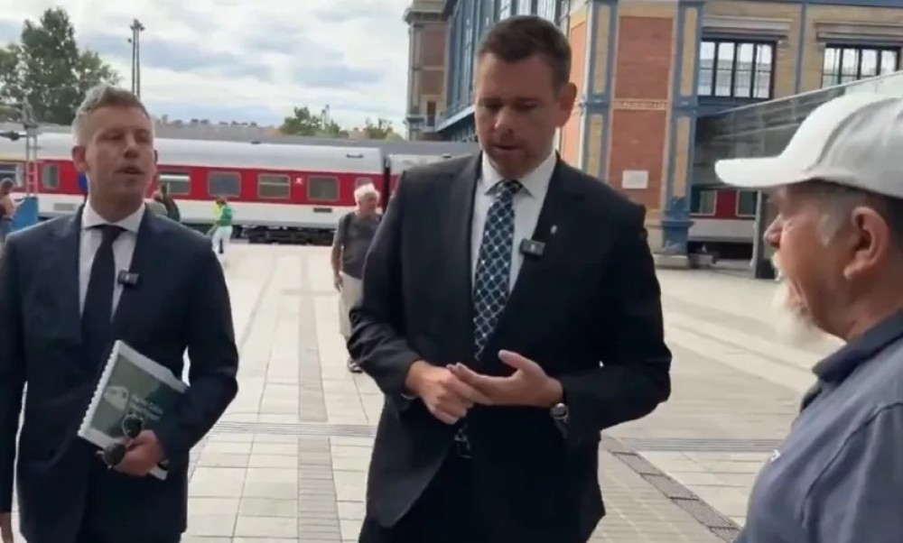 Incident na putu! Muškarac prišao i pljunuo premijera, on mu zaželio dobro zdravlje VIDEO