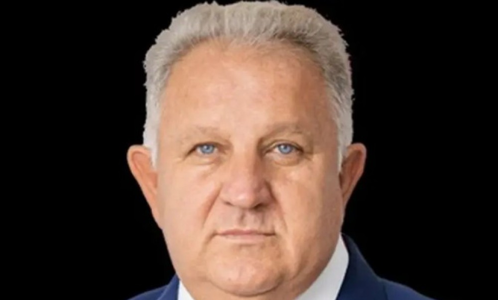 Zatražena zabrana rada: Jusić optužen za nezakonita zapošljavanja i kupovinu diploma supruzi, snaji i sinu