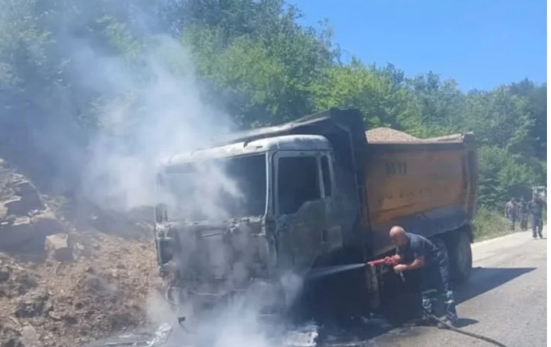 Drama! Kamion planuo tokom vožnje FOTO