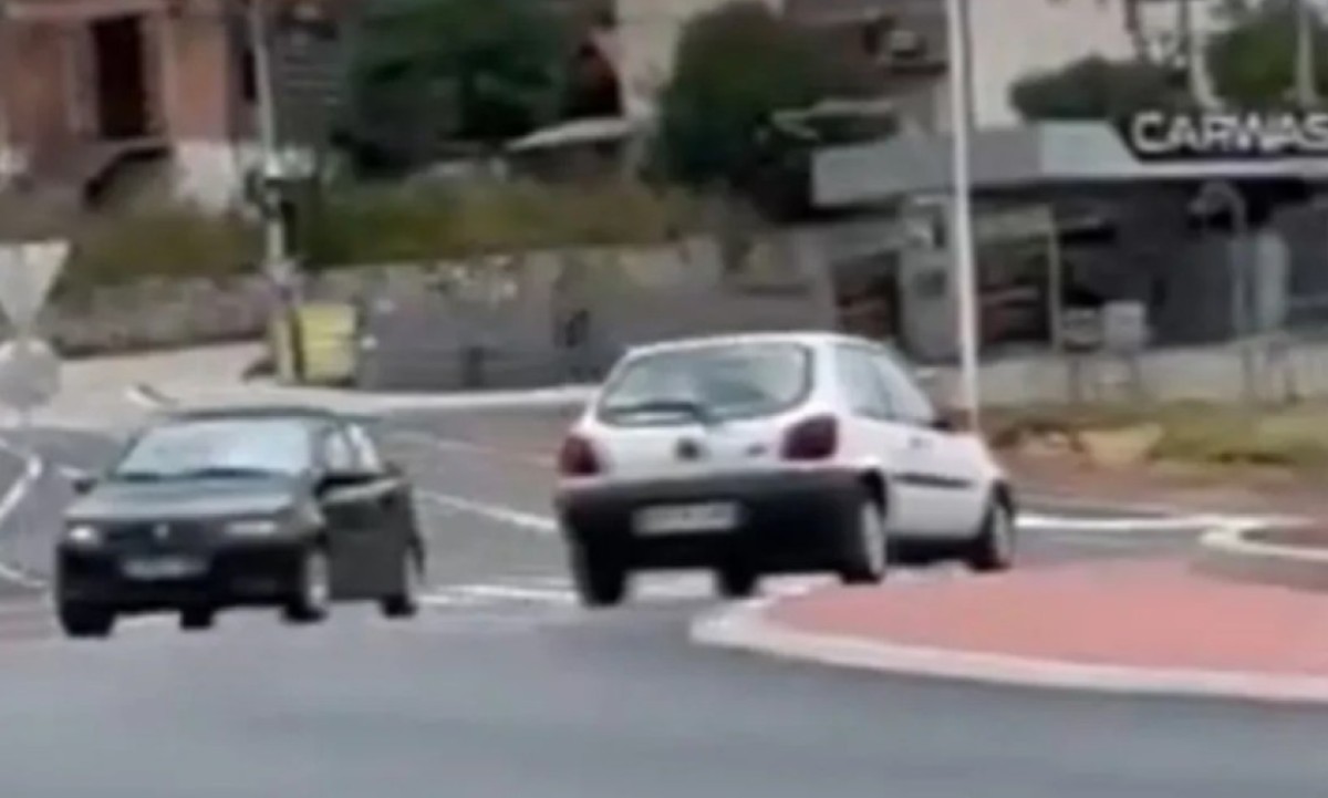 Čovjek ušao u suprotan smjer: Prvi kružni tok na Palama “zbunio” pojedine vozača VIDEO