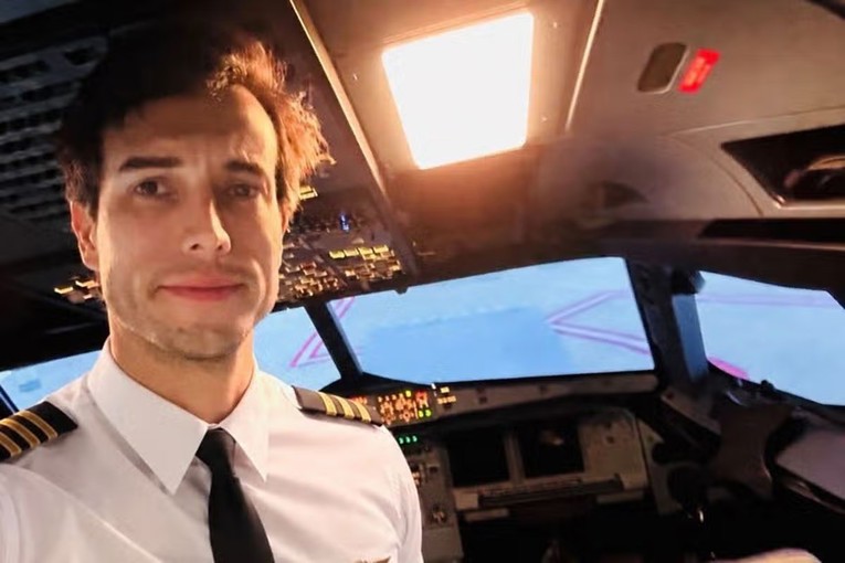 Užas u Argentini: Pilot se bacio iz aviona usred leta, učenici rekao “samo nastavi”