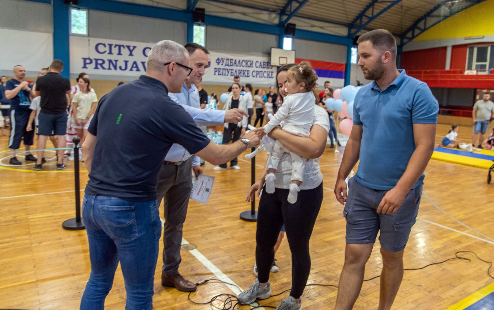 U Prnjavoru održana “Konferencija beba”: Novčane nagrade bebama rođenim u posljednja 3 mjeseca