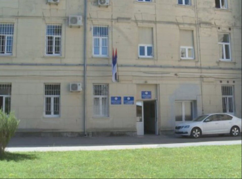Nepozvan došao u stanicu: Policajcu prijetio nožem, napadač odmah uhapšen