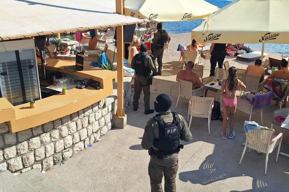 Velike racije u Kotoru, Ulcinju i Tivtu: Kontrolisano više od 730 osoba