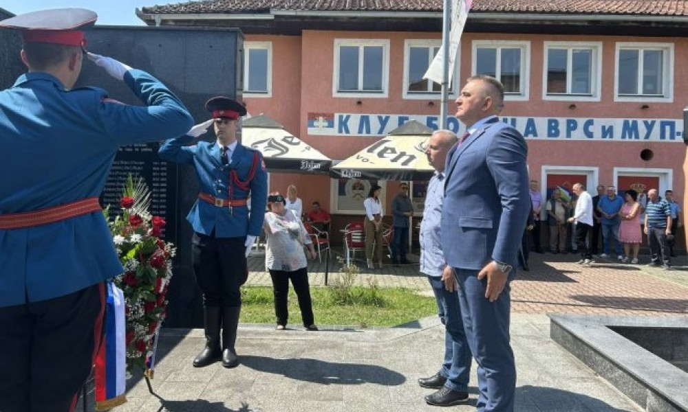 Minić u Šipovu: Premijer Srpske položio vijenac kod Centralnog spomen-obilježja