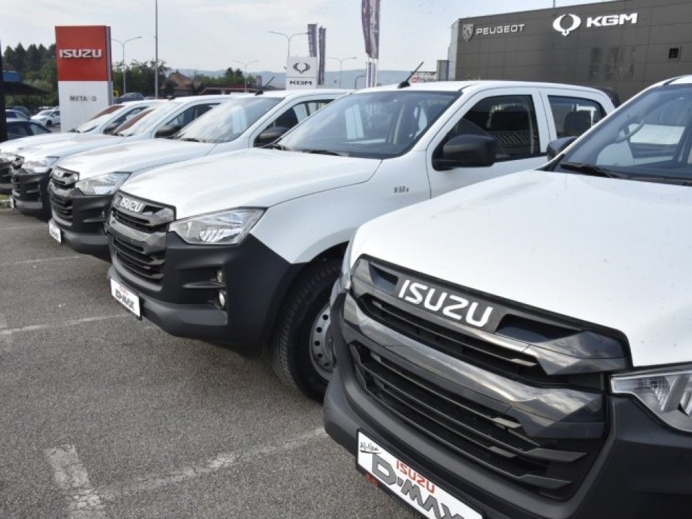 Investicija od 400.000 KM iz vlastitih sredstava: ŠG „Prijedor“ nabavilo šest novih terenskih vozila