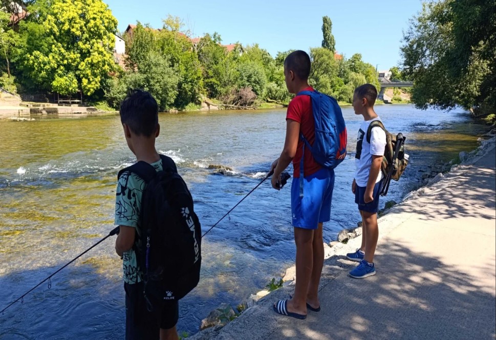Tri dječaka, tri štapa i jedna rijeka: Na Vrbasu još živi duh banjalučkih ribara