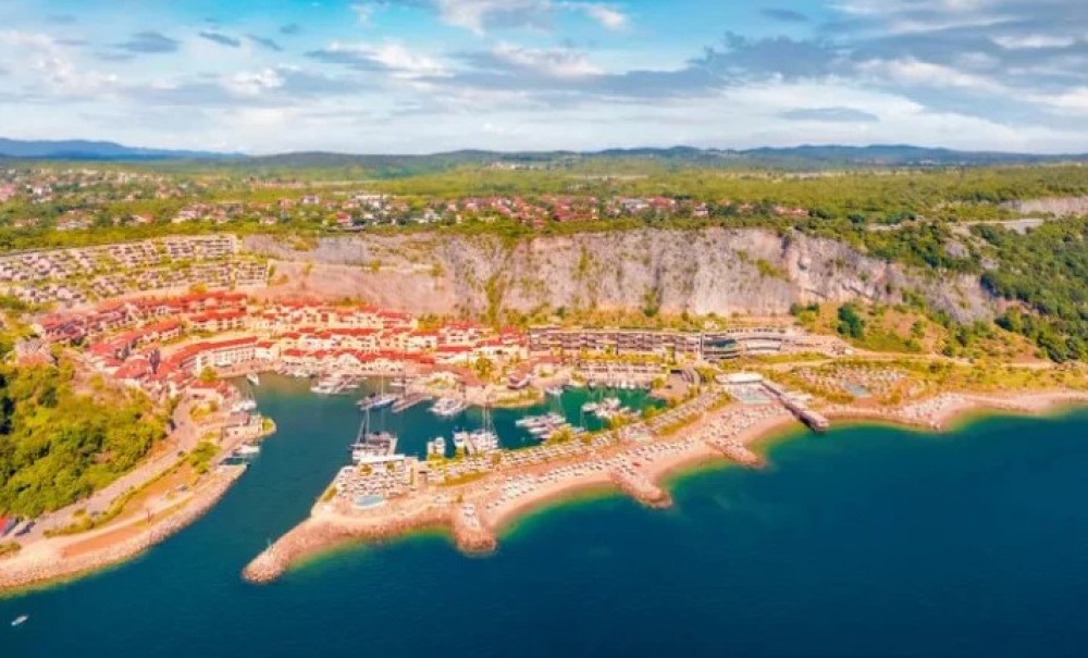 Neobično kupalište! U srcu Evrope zid na plaži već 120 godina razdvaja muškarce i žene