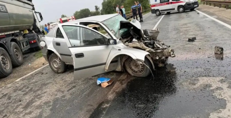 Teška nesreća, saobraćaj potpuno obustavljen: Jedna osoba povrijeđena