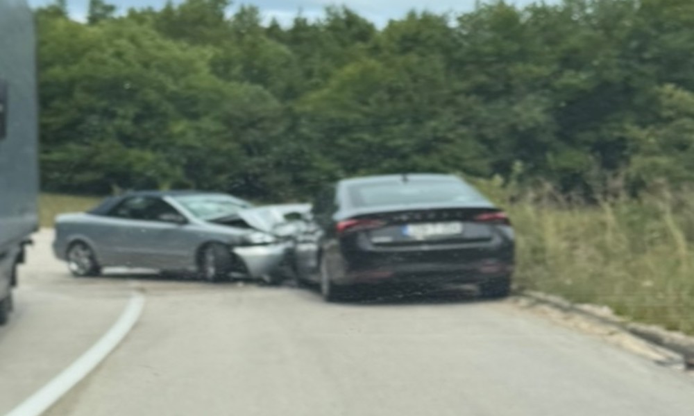 Teška saobraćajna nezgoda na Manjači: Sudar na krivini kod Dobrnje usporio saobraćaj prema Banjaluci