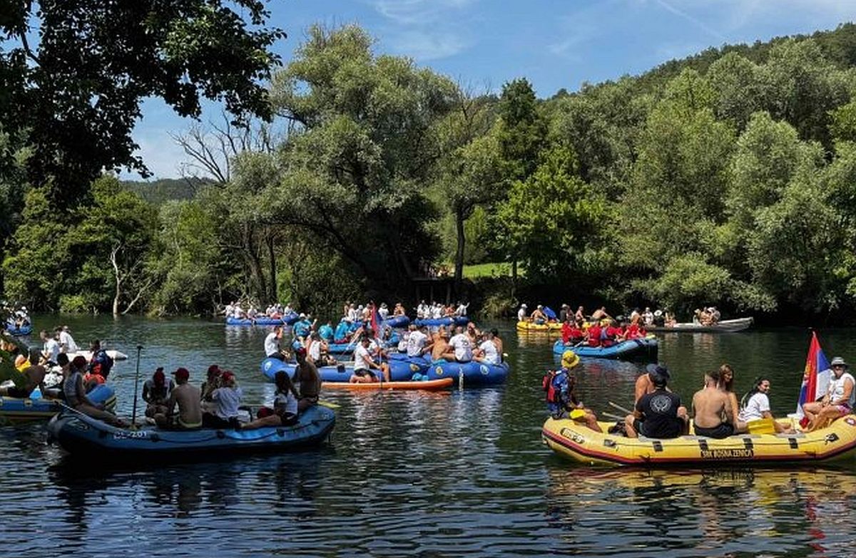 “Una regata – lađom niz Unu” u Novom Gradu okupila oko 800 učesnika iz cijelog svijeta
