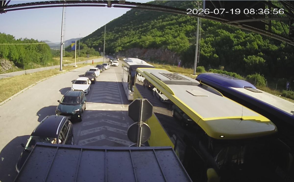 Gužve na izlazu iz BiH: Pojačan saobraćaj na više graničnih prelaza
