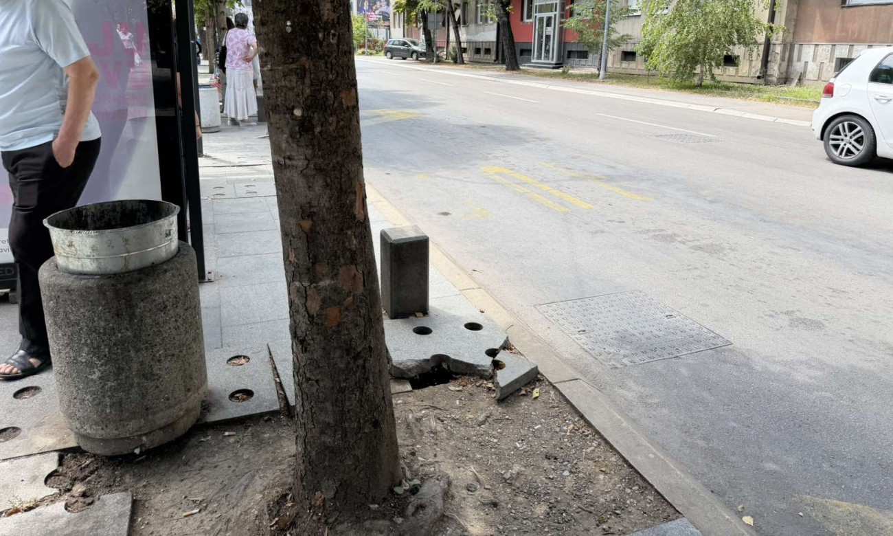 Autobuska stanica ili zamka za pješake? Ovako izgleda stajalište usred Banjaluke FOTO