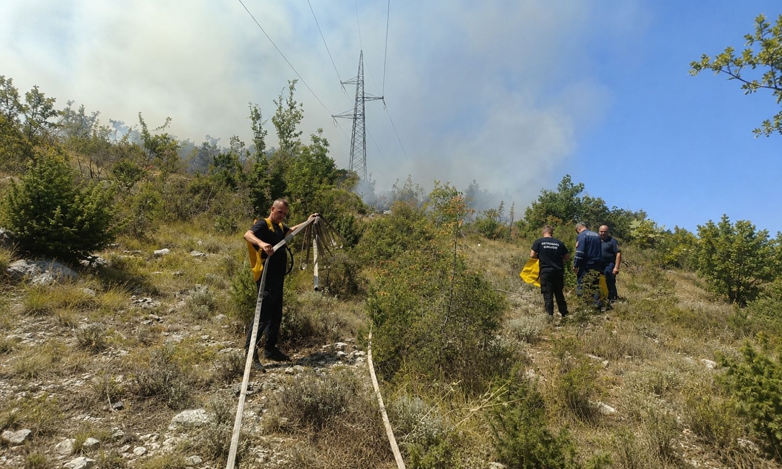 Završena višednevna borba sa vatrom kod Trebinja: Sačuvani ljudi, kuće i infrastruktura FOTO