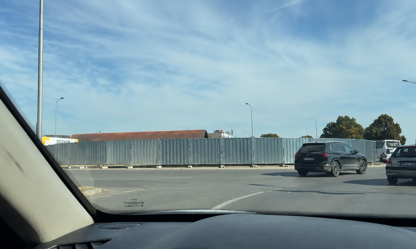 Počele pripreme kod Lesnine: Ograđen prostor za spomenik knezu Lazaru FOTO/VIDEO