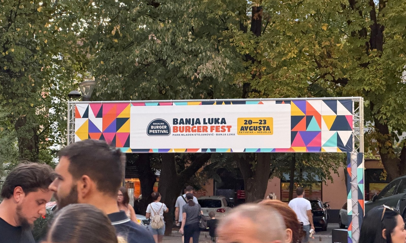 Koliko su Banjalučani potrošili na Burger Festu: Utisci podijeljeni, evo šta je nekima zasmetalo FOTO