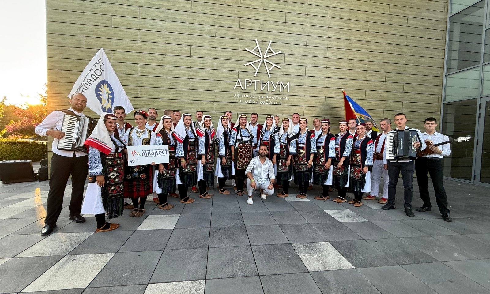 Banjalučani zablistali u Bugarskoj: KUD „Mladost“ osvojio Grand Prix na jubilarnom festivalu FOTO