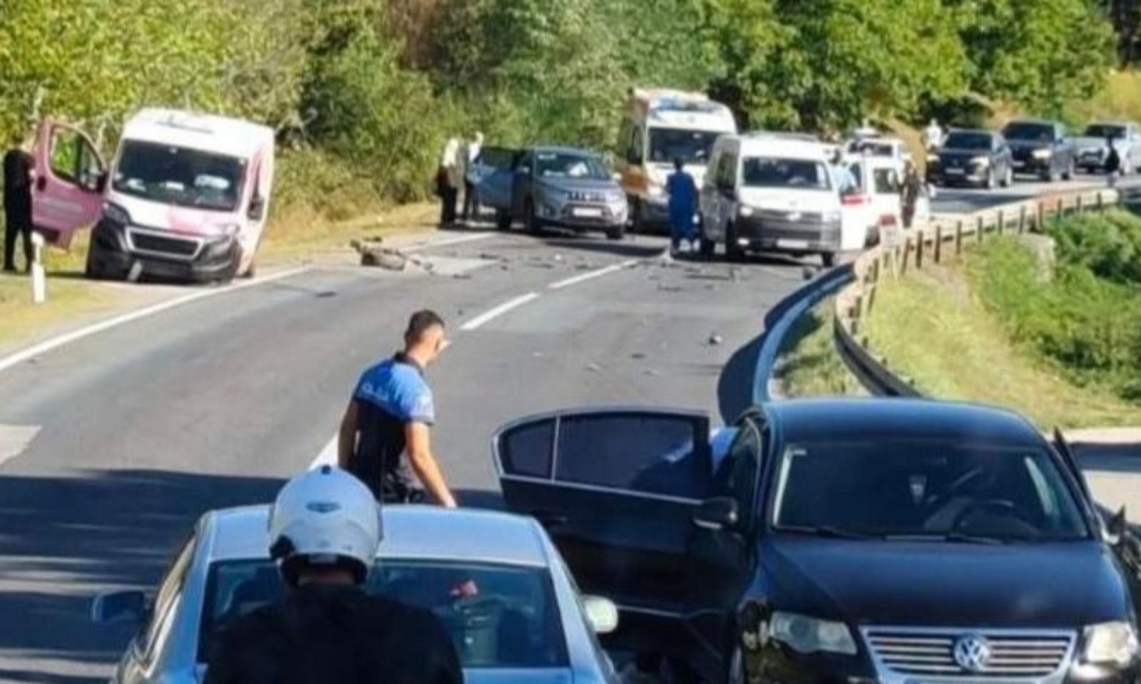 Sudar četiri vozila na magistralnom putu M-17: Jedna osoba povrijeđena, saobraćaj obustavljen