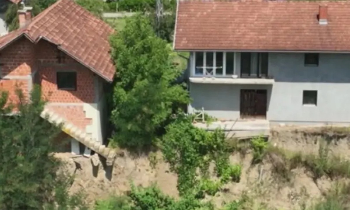 „Gdje je nestao čovjek?“: Stanovnici banjalučke Česme vape za pomoći dok klizište guta domove FOTO