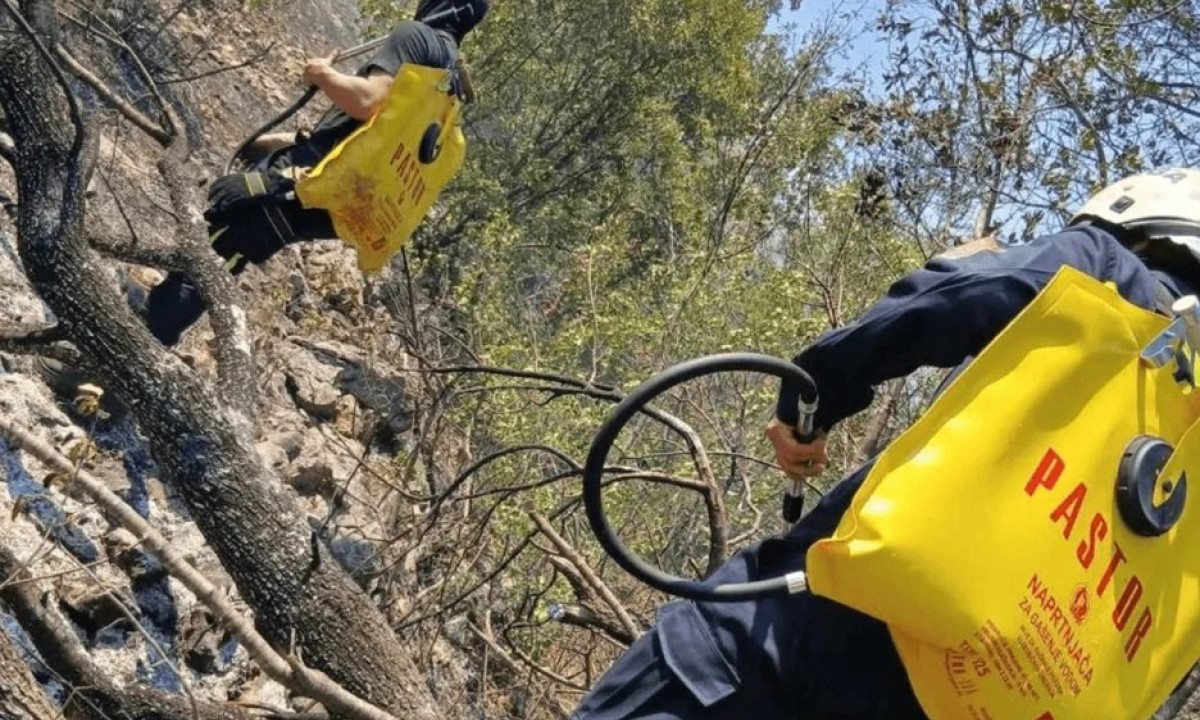 Nova žarišta u Hercegovini: Avioni i vatrogasci na terenu