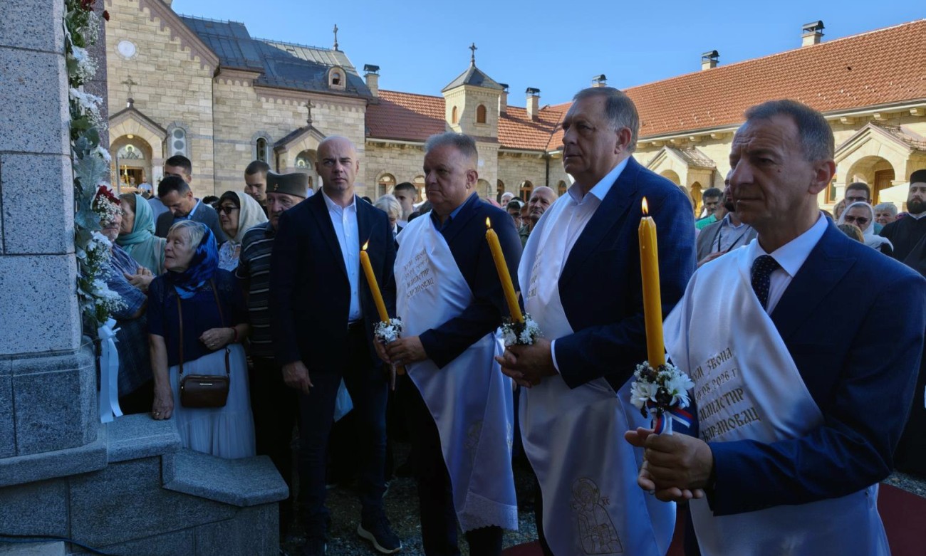 Dodik kumovao zvonu manastira Karanovac: “Važno je obnavljati srpske svetinje”