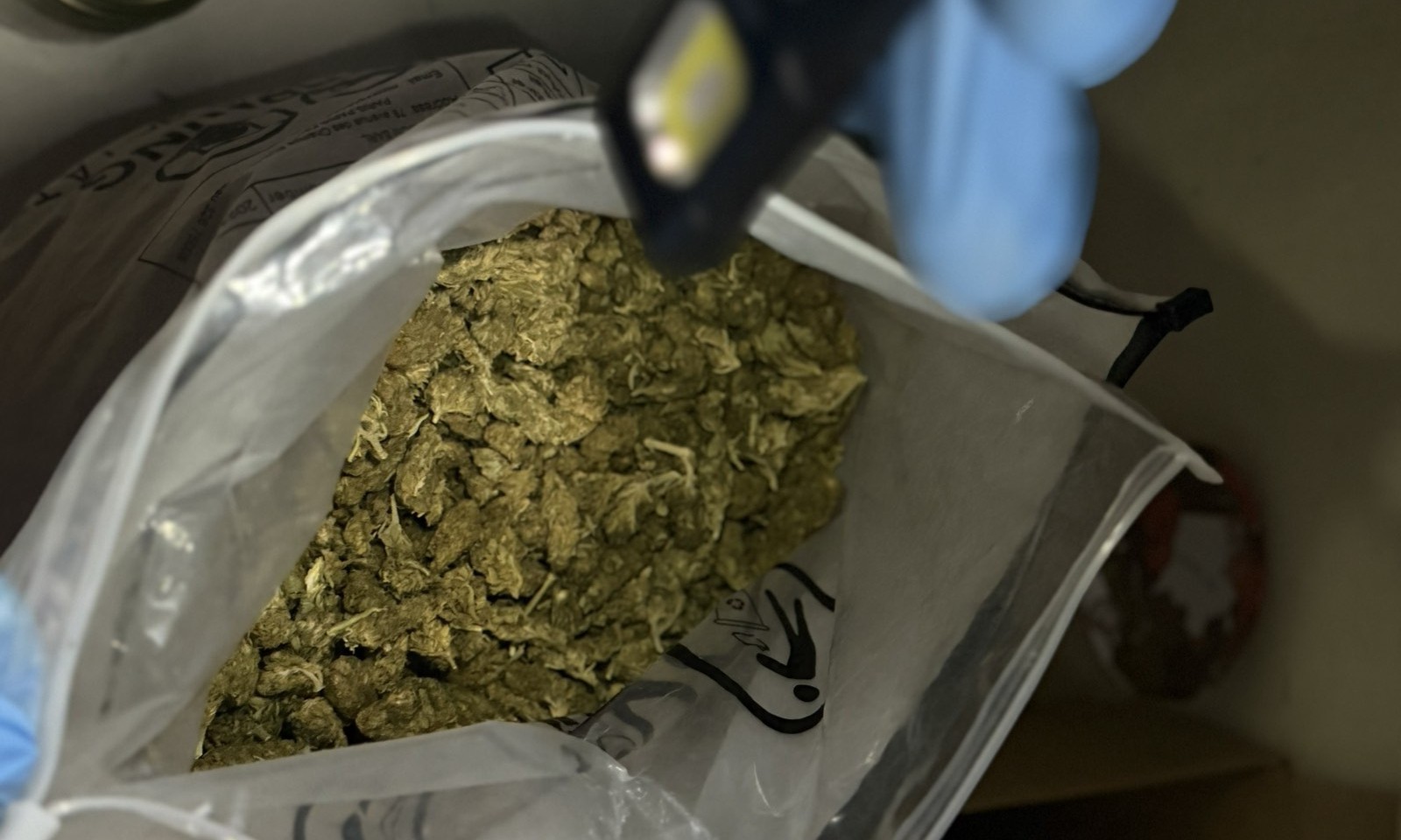 Policija upala u stan u Banjaluci: Pronađeno 1,6 kilograma marihuane i kokain FOTO