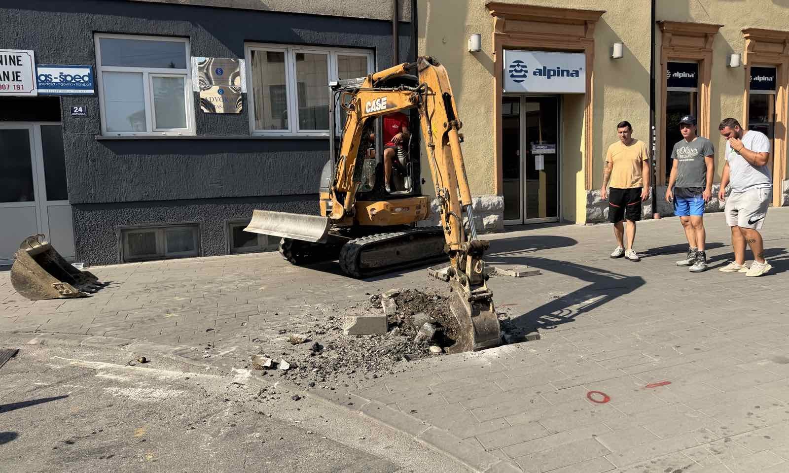 Nova pravila u centru Banjaluke: Gajeva ulica uskoro pod kontrolom potapajućih stubića FOTO