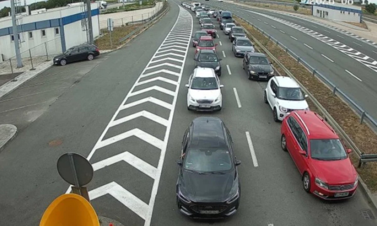 Kolone na više graničnih prelaza: Čekanja u oba smjera