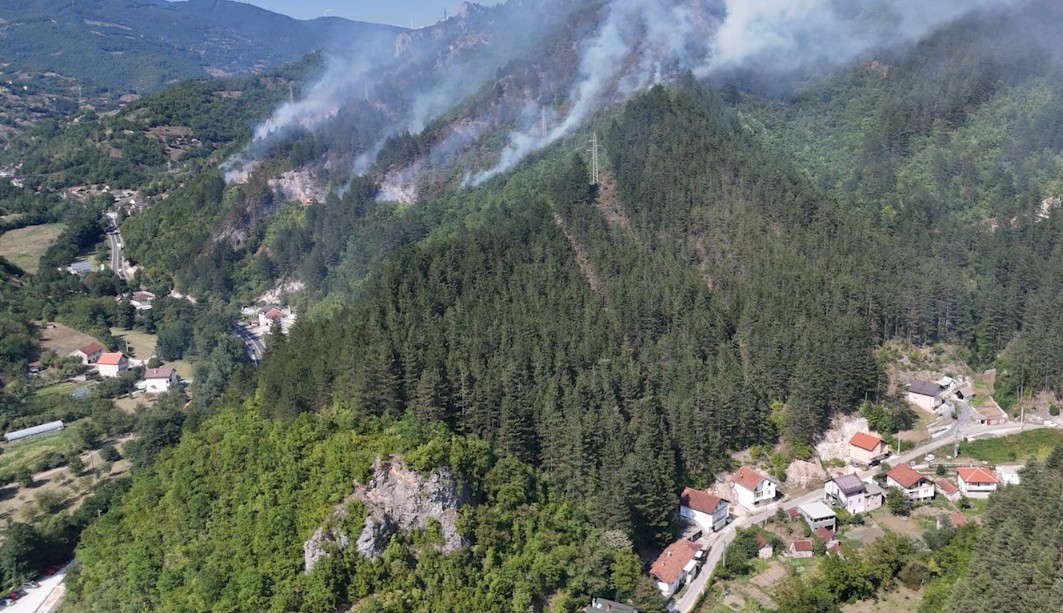 Bukte požari kod Konjica: Postoji opasnost od širenja prema kućama VIDEO