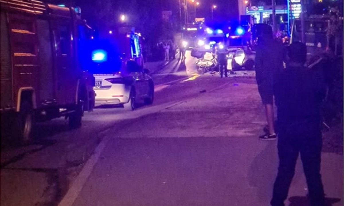 Teška nesreća oko ponoći: Vozač poginuo, povrijeđeno osam osoba, većina maloljetna