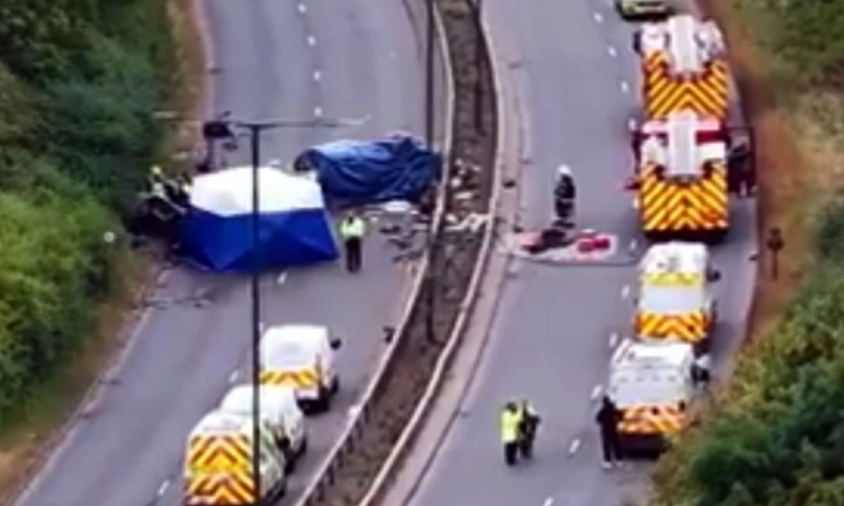 Tragedija na sjeveru Engleske: U sudaru sa vozilom koje je vozilo u suprotnom smjeru poginulo sedam osoba VIDEO