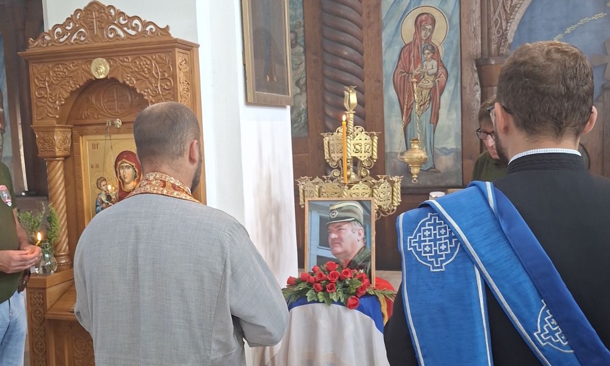 Parastos Ratku Mladiću u Obudovcu: Čuvajte nam Republiku Srpsku FOTO