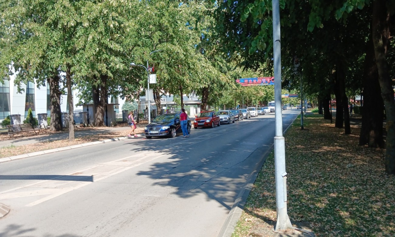 ​Veselje na banjalučki način: Zbog svadbenog „carinjenja“ stao saobraćaj u Aleji Svetog Save FOTO/VIDEO