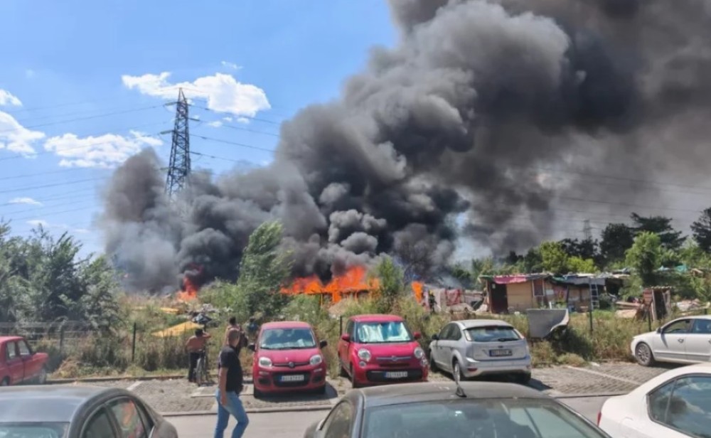 Apokaliptične scene! Vatrogasci se bore sa vatrom koja se širi, dim se vidi kilometrima