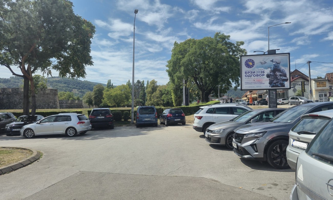 Njima nije ukinut besplatan parking: Neki Banjalučani ne moraju brinuti za svoje karte FOTO