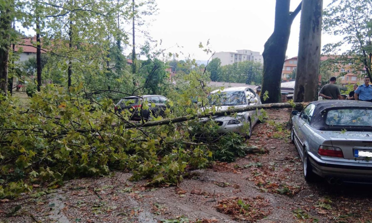 Orkanski vjetar pogodio Republiku Srpsku: Temperatura pala za 10 stepeni za sat vremena
