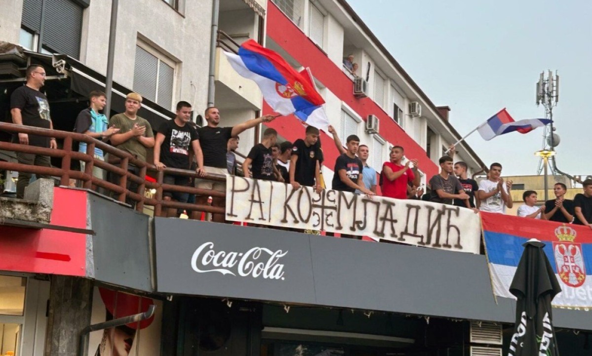 Prnjavorčani odali počast Mladiću: Okupljanje na Trgu srpskih boraca