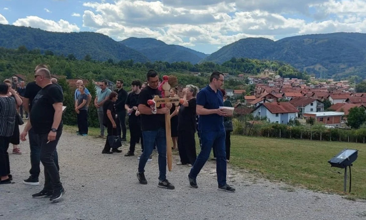 Posljednji ispraćaj Dragane Antešević: Kotor Varoš se u suzama oprostio od stradale u požaru u Dalmaciji FOTO