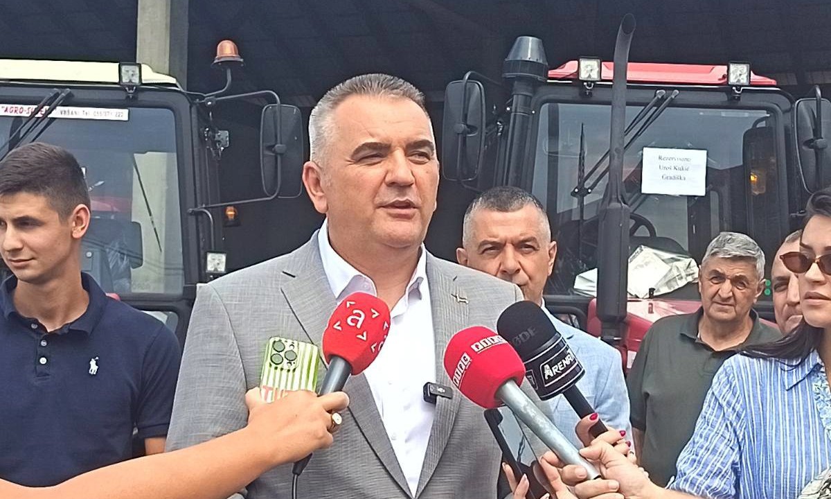 Mladi poljoprivrednici dobili “belarus” traktore: Vlada pokriva 60 odsto troška FOTO