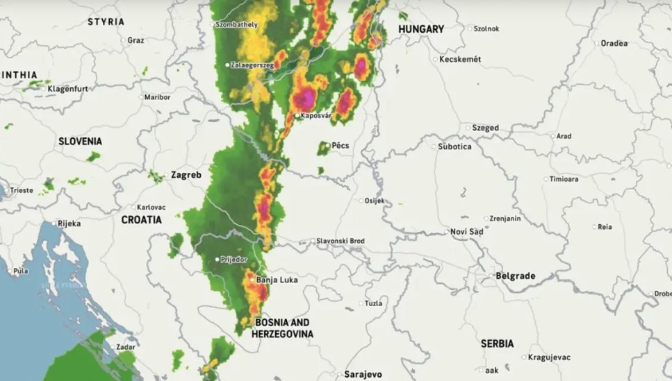 Stiže osvježenje: Nevrijeme prilazi Banjaluci, munje obasjavaju nebo