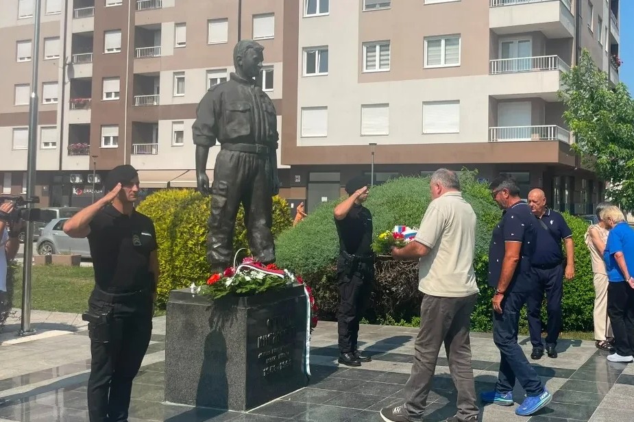 Položeni vijenci: Obilježeno 28 godina od ubistva komandanta “Belih vukova”