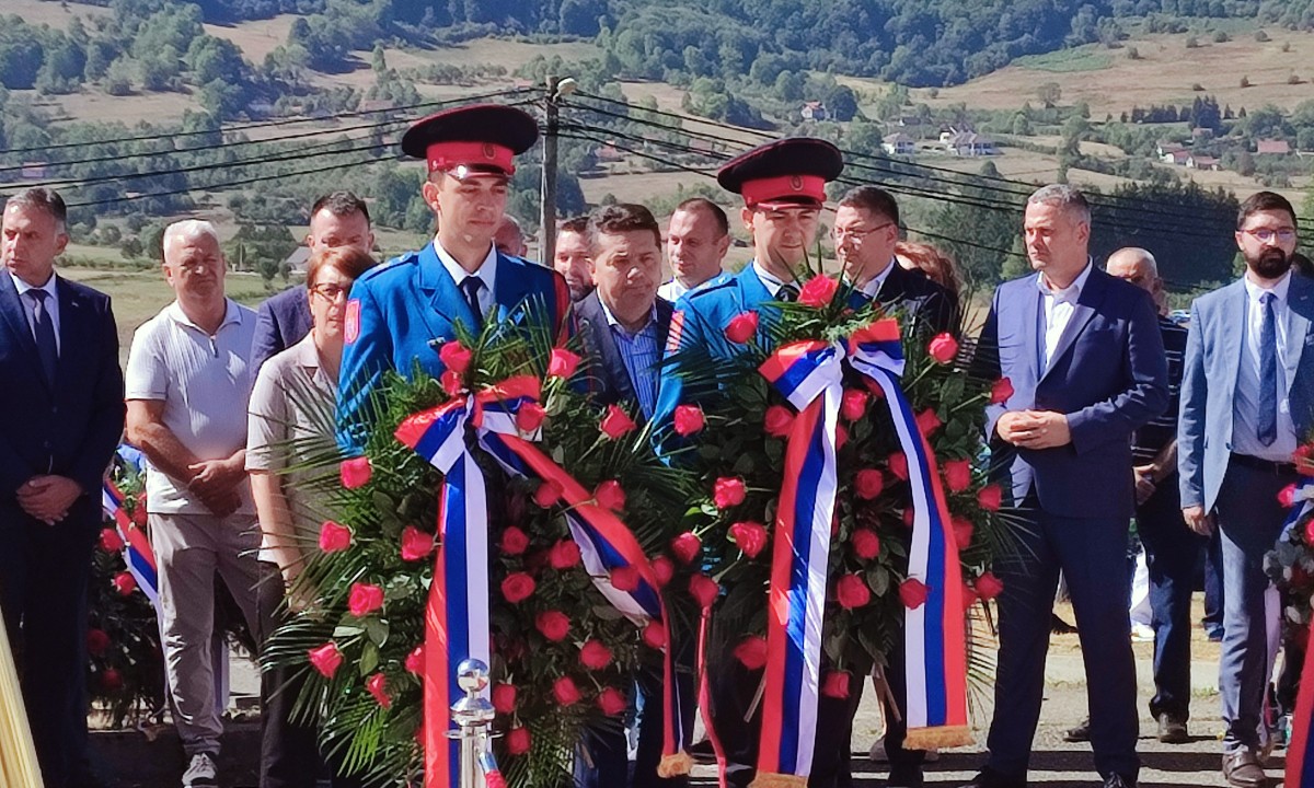 Položeni vijenci u Stričićima: Odata počast poginulim borcima FOTO