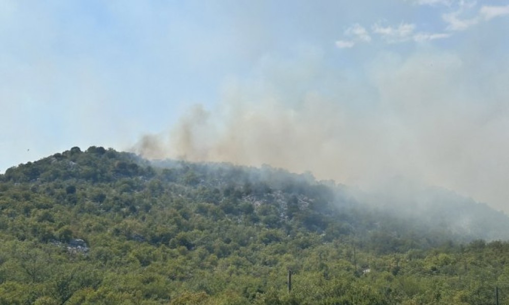 Peti dan haosa! Požari na više lokacija kod Trebinja, objekti za sad nisu ugroženi VIDEO